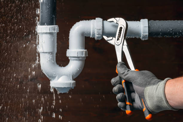 Professional Leak Detection technician working in Warrensburg, IL